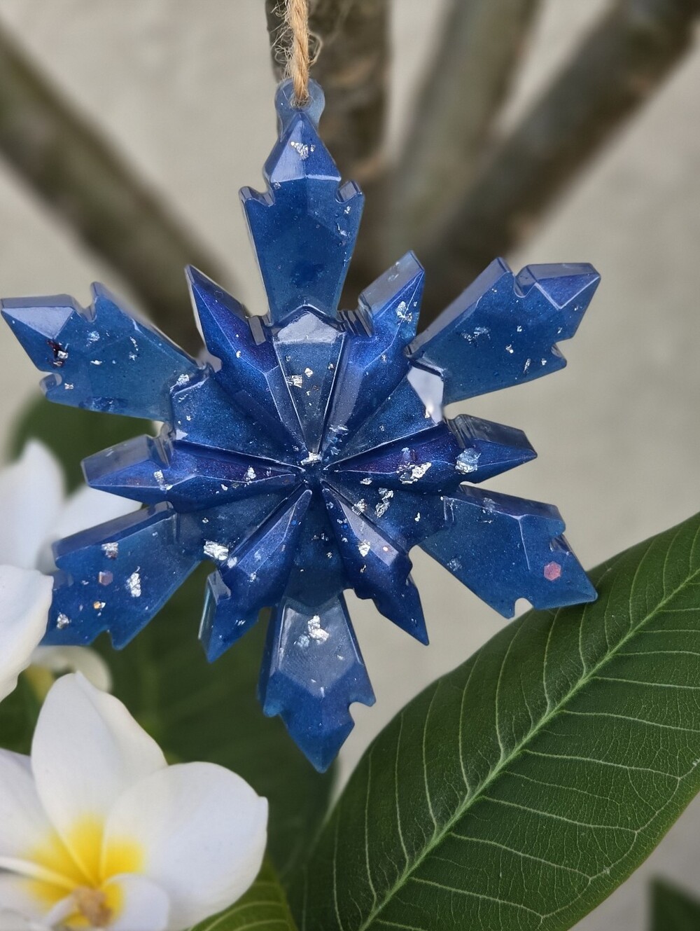 Boutique Handmade 3D Sparkling Resin Snowflake Ornaments